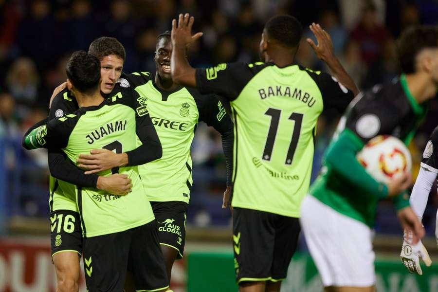 Altimira, Juanmi, Diao e Bakambu festejam um dos golos do Betis.