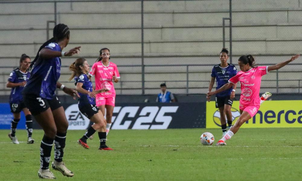 Lance do jogo entre Ferroviária e Independiente Del Valle na Libertadores Feminina.