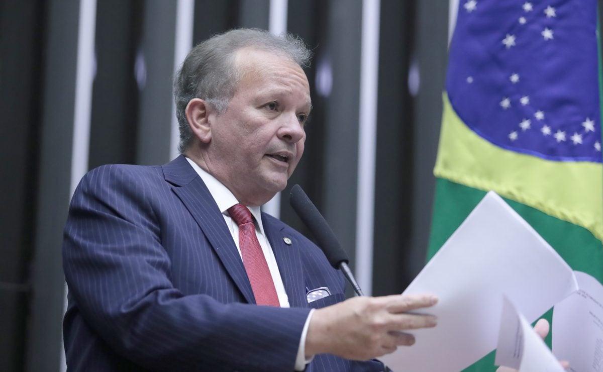 André Figueiredo, presidente interino do PDT, durante um evento