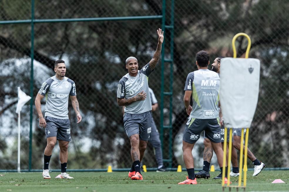 Deyverson fica à disposição para a partida.