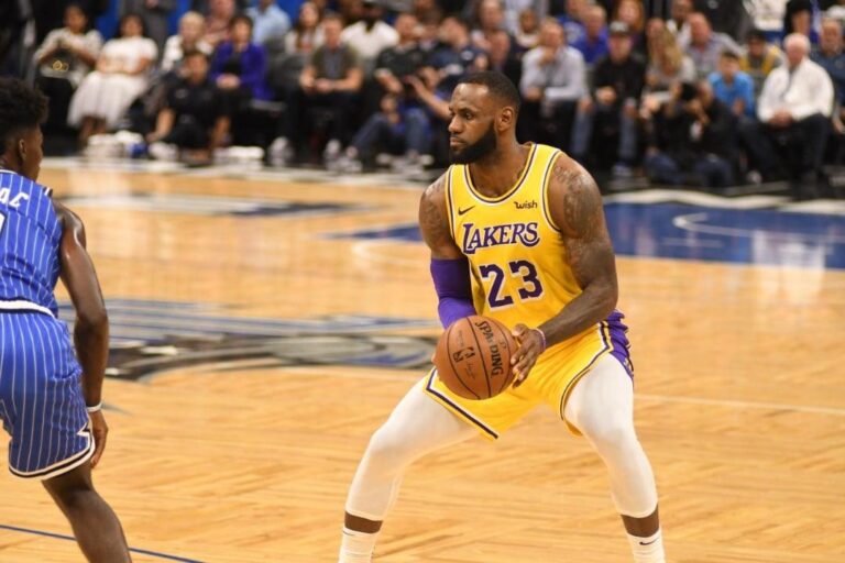 Expectativa Aumenta para o Confronto de Abertura entre Lakers e Timberwolves