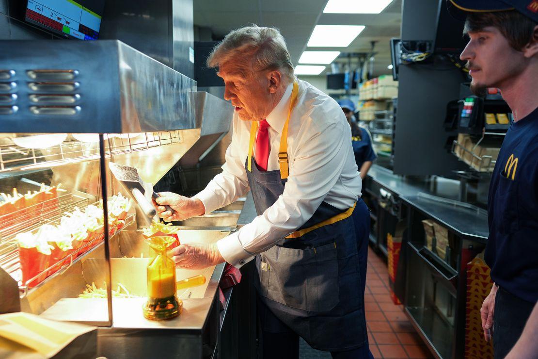 Trump na cozinha do McDonald's