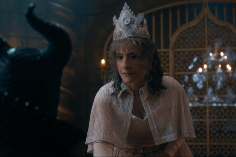 Patti LuPone brilha como a boa bruxa Glinda em “Agatha All Along”