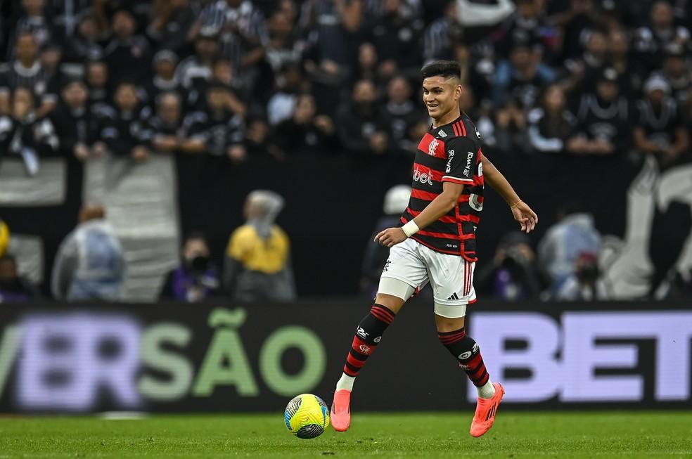 Alcaraz, do Flamengo, entrou bem contra o Corinthians na Copa do Brasil