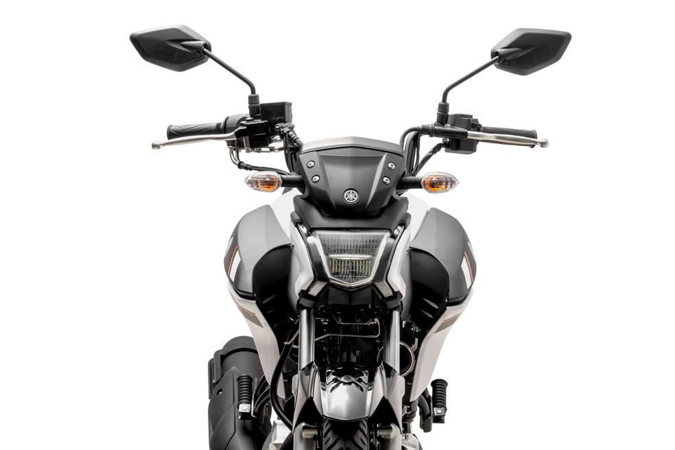 Yamaha Factor 150 2025 recebeu novo design de faróis e luzes de LED.