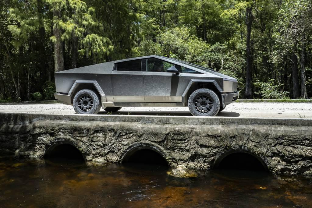 Tesla Cybertruck em ação off-road