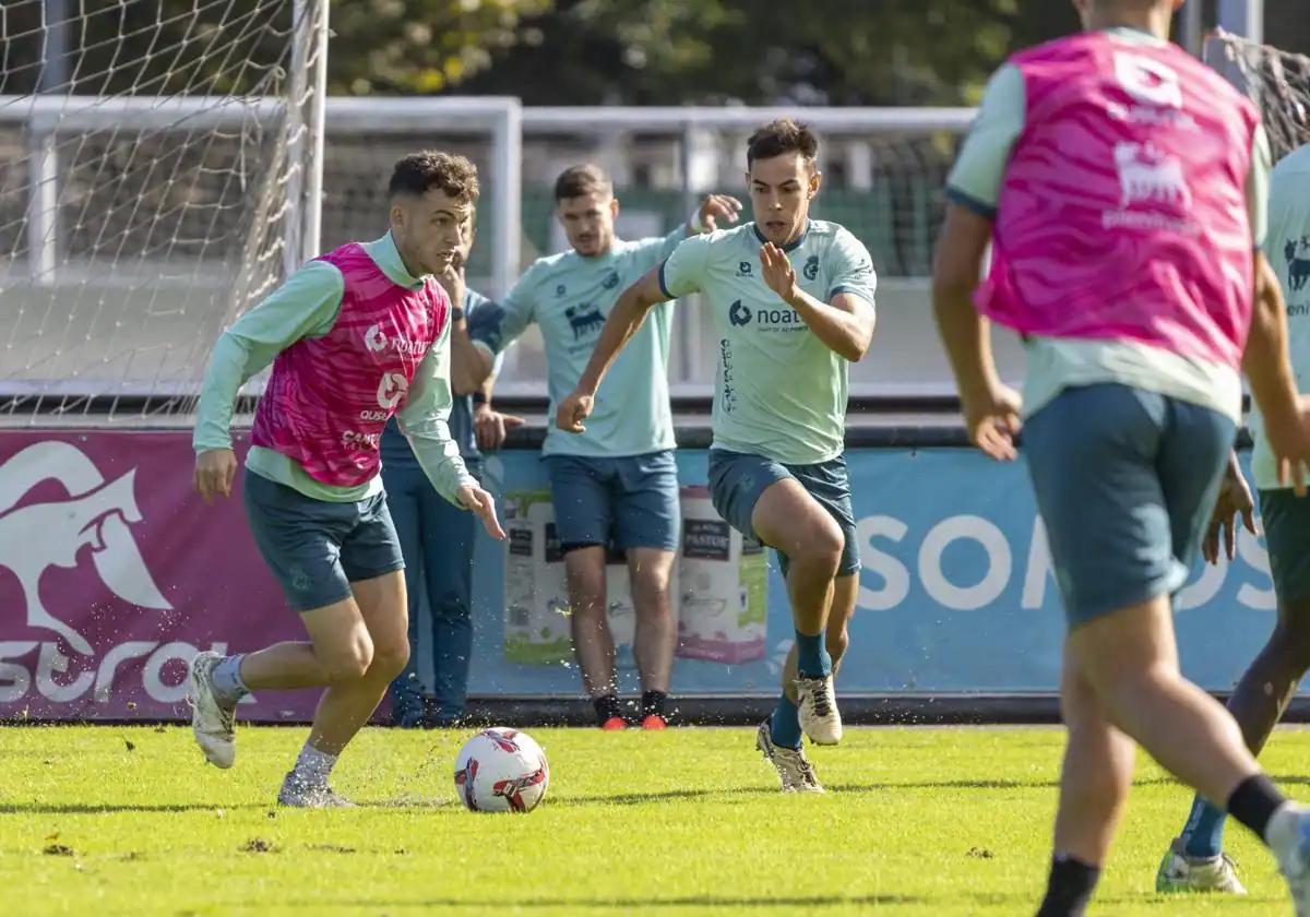 Íñigo Vicente em treinamento, enfrentando Aitor Crespo