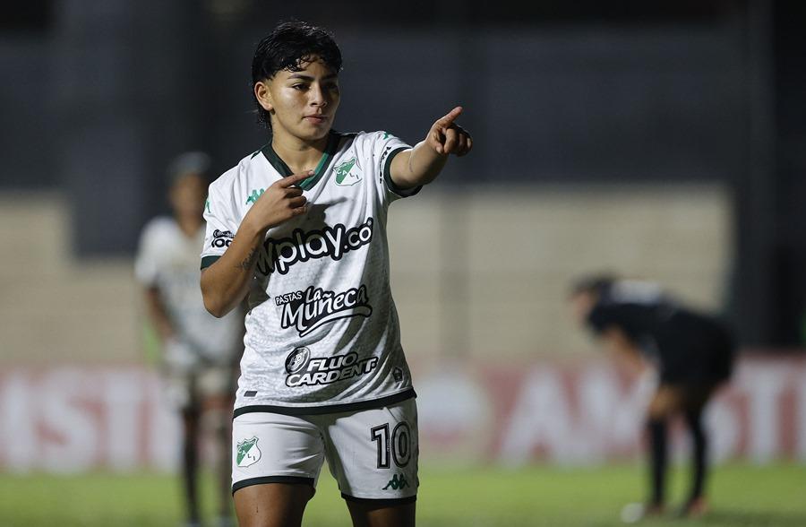 Jogadora do Deportivo Cali celebra gol na Libertadores Feminina