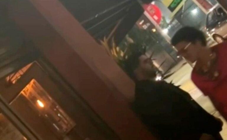 Bruno Mars é visto em bar de Curitiba enquanto se prepara para shows