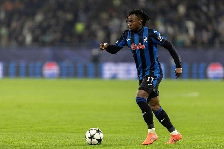 Ademola Lookman durante jogo contra o Shakhtar Donetsk