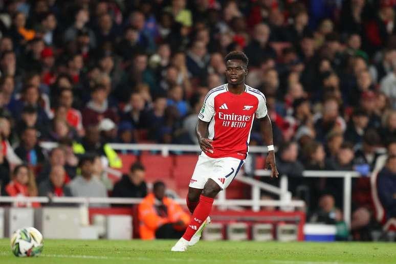 Bukayo Saka durante jogo contra o Bolton