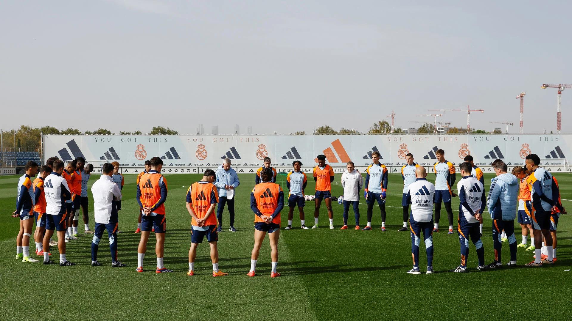 Minuto de silencio en la Ciudad Real Madrid.