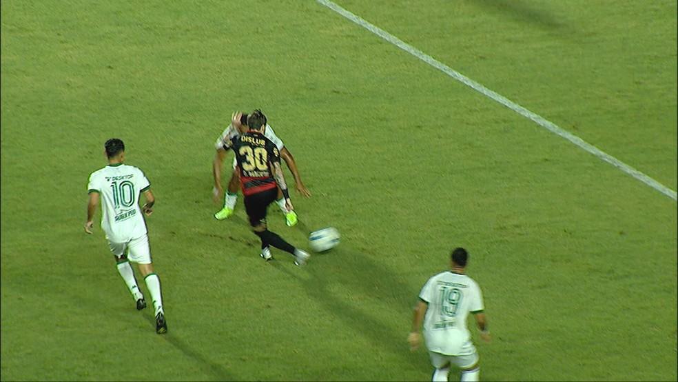 Barletta dá bela assistência de letra em gol do Sport sobre o Guarani