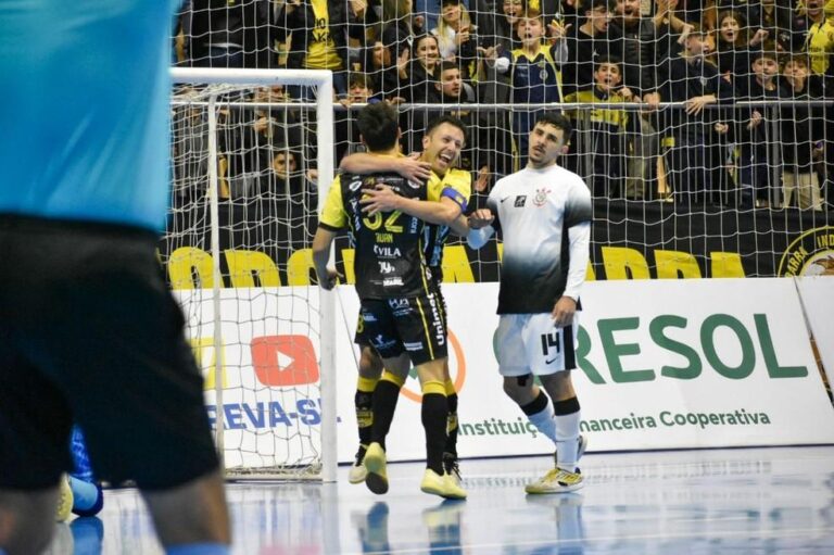 Oitavas de Final da Liga Nacional de Futsal: Jaraguá, Joinville e São Lourenço em Ação