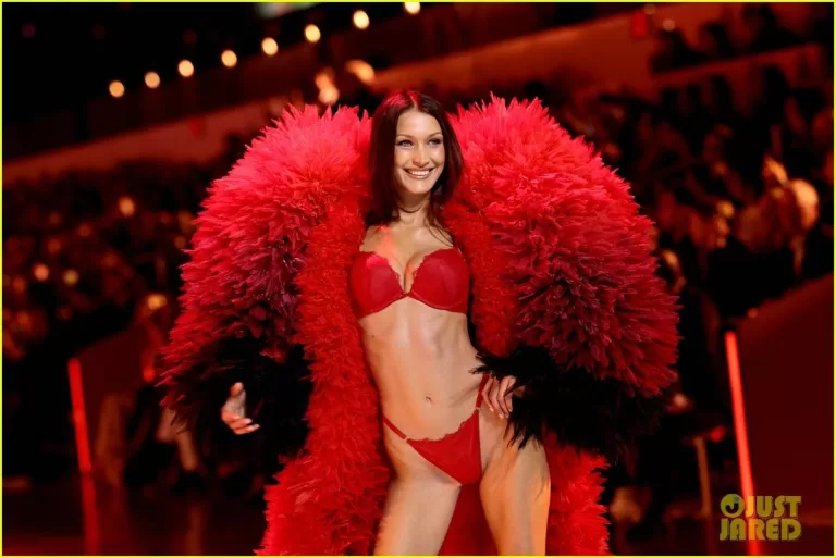 O Retorno Estonteante de Bella Hadid ao Victoria’s Secret Fashion Show