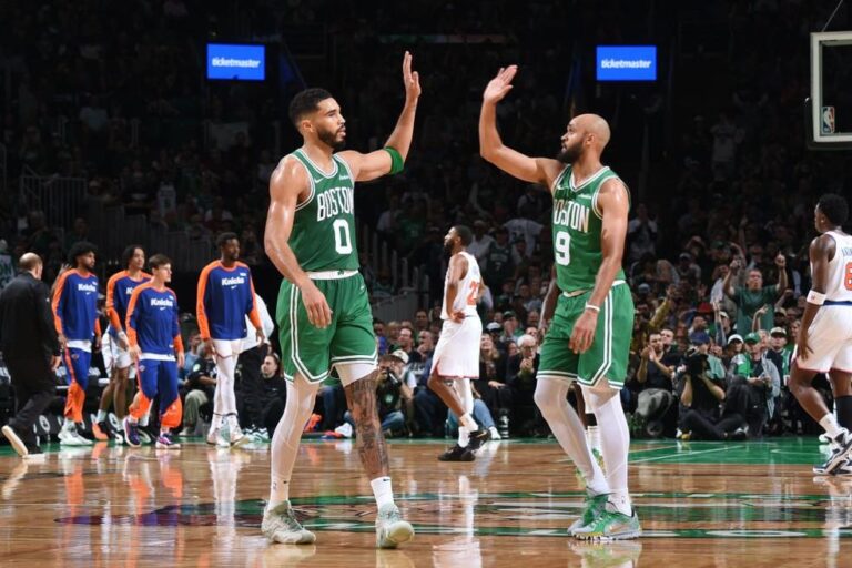 Boston Celtics igualam recorde de cestas de três pontos e vencem Knicks na estreia da NBA