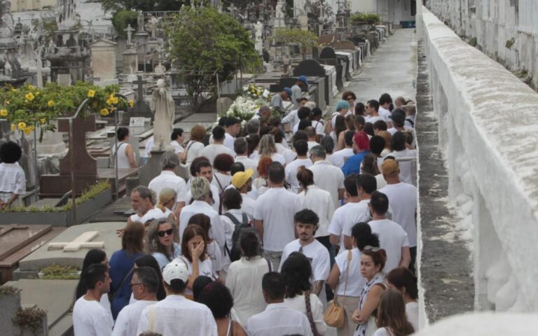 Parentes e Amigos Homenageiam João Rebello em Velório com Tristeza e Solidariedade