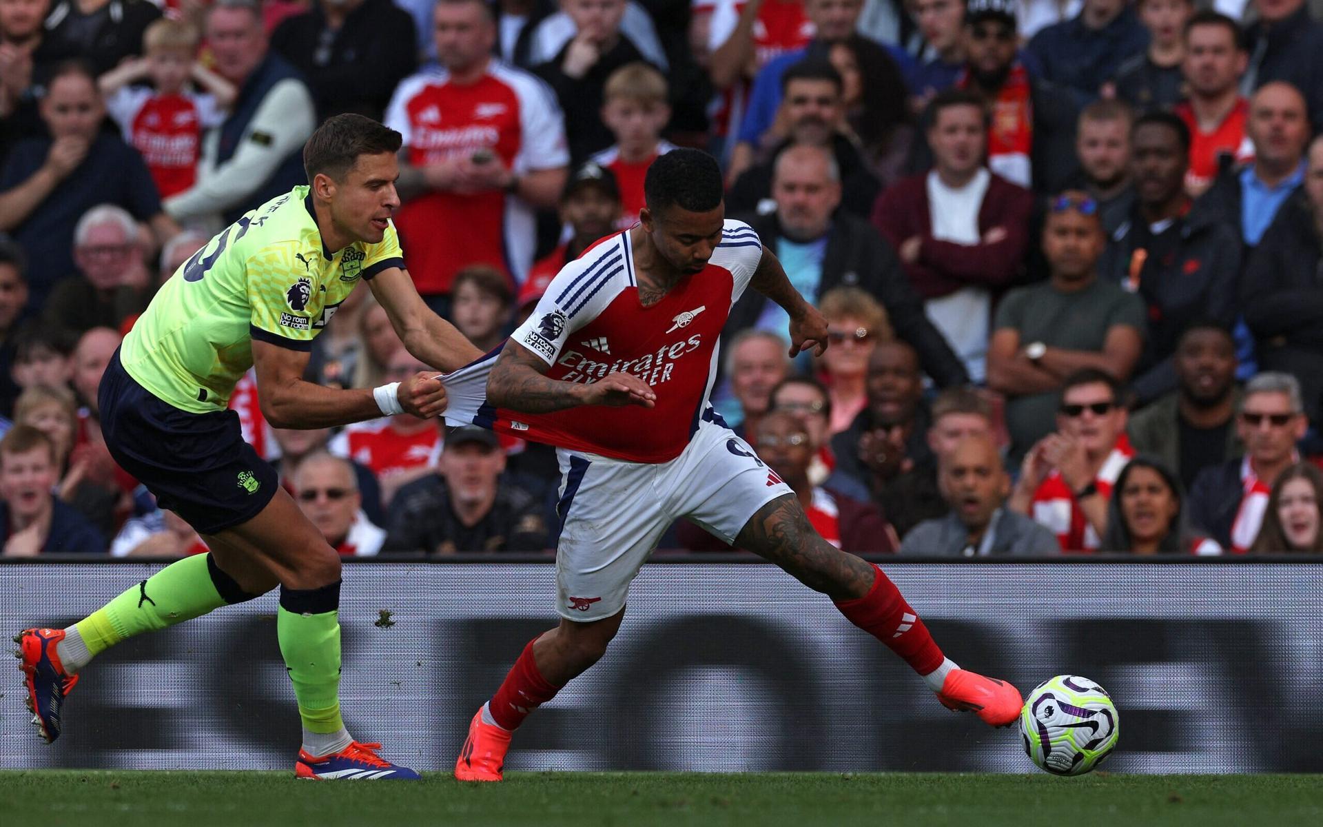 Gabriel Jesus em ação pelo Arsenal contra o Southampton