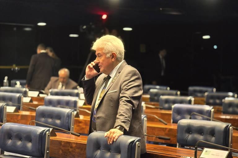 Senador Pontes ao telefone