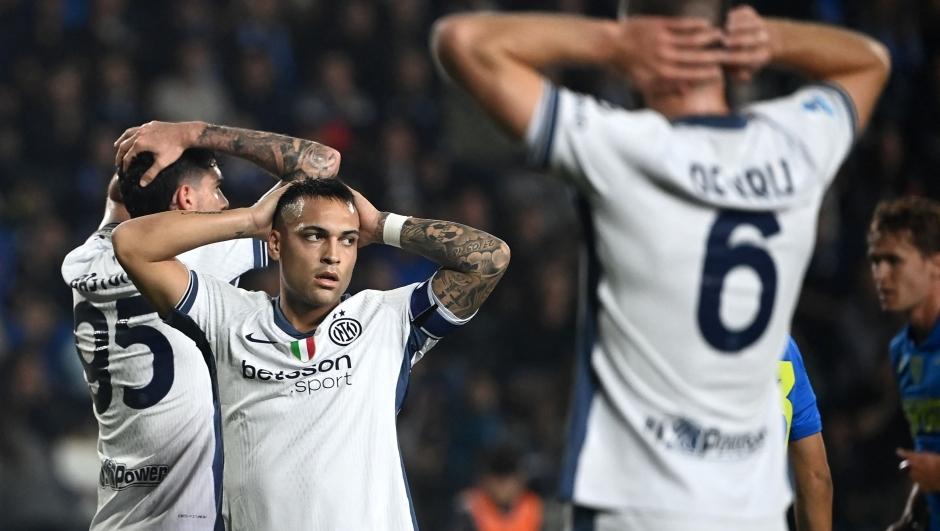 Jogadores da Inter reagem em campo durante a partida contra o Empoli