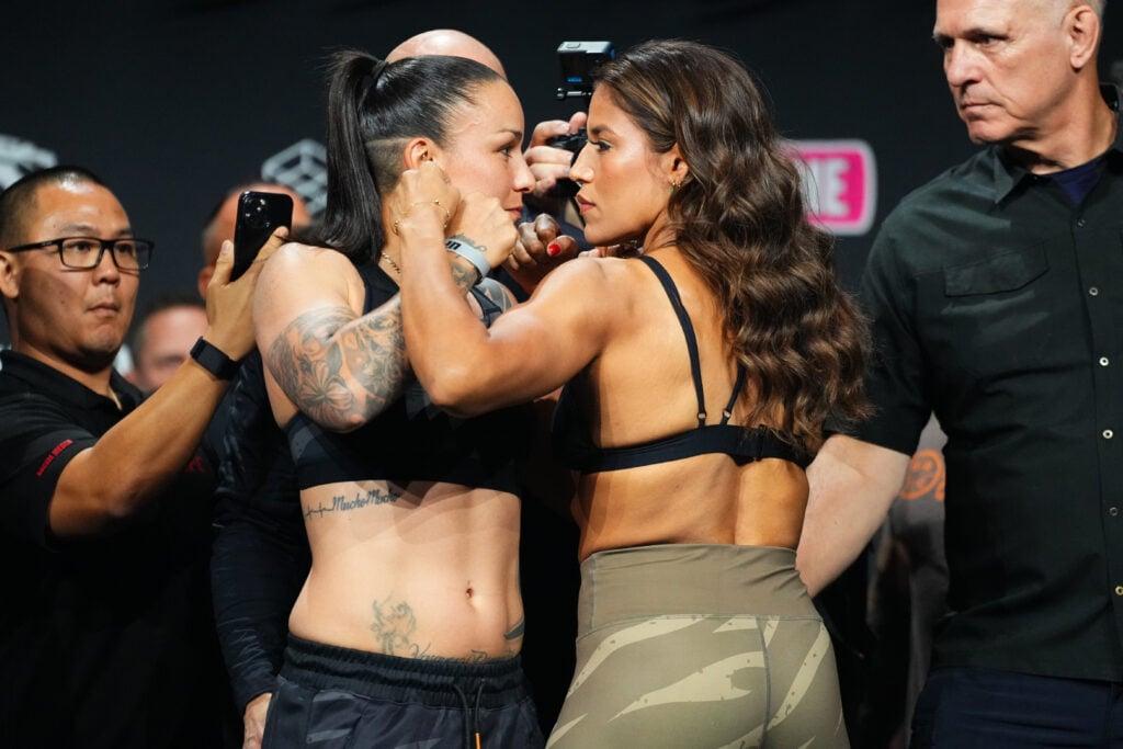 Raquel Pennington e Julianna Pena face a face durante a pesagem do UFC 307