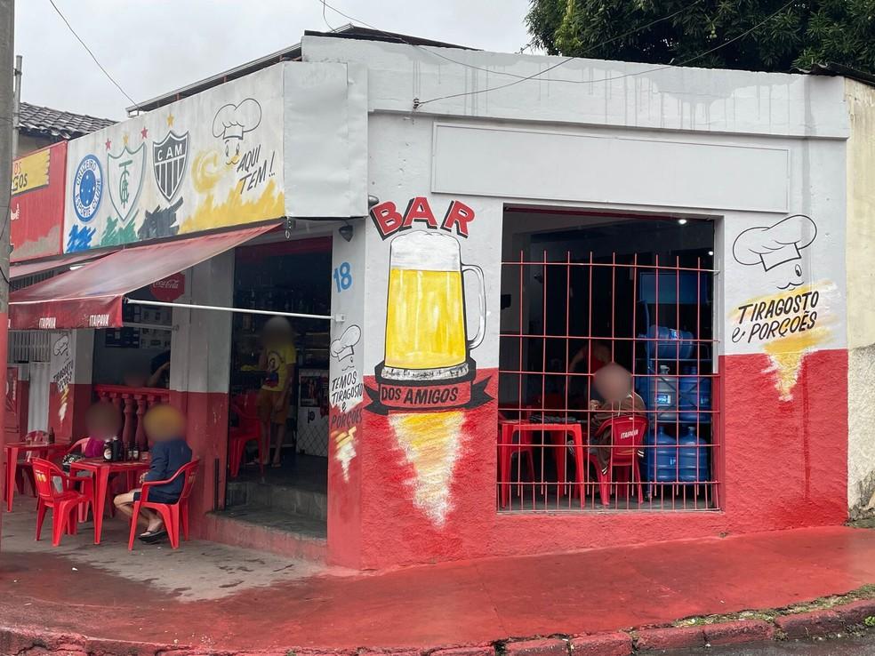 Bar onde suspeito de racismo trabalhava