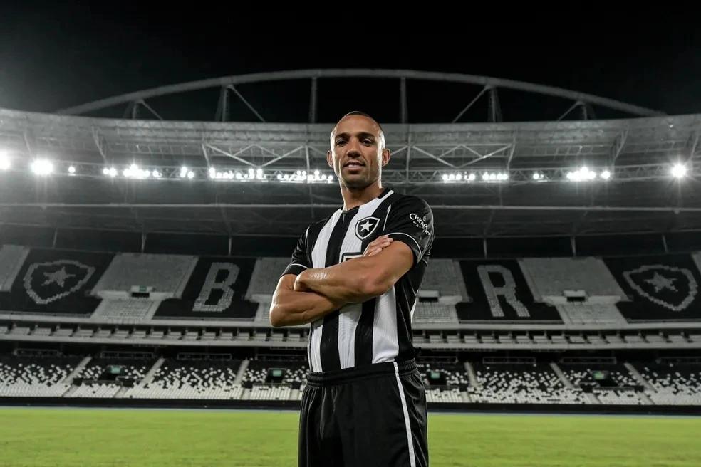 Jogadores do Botafogo em ação no Brasileirão