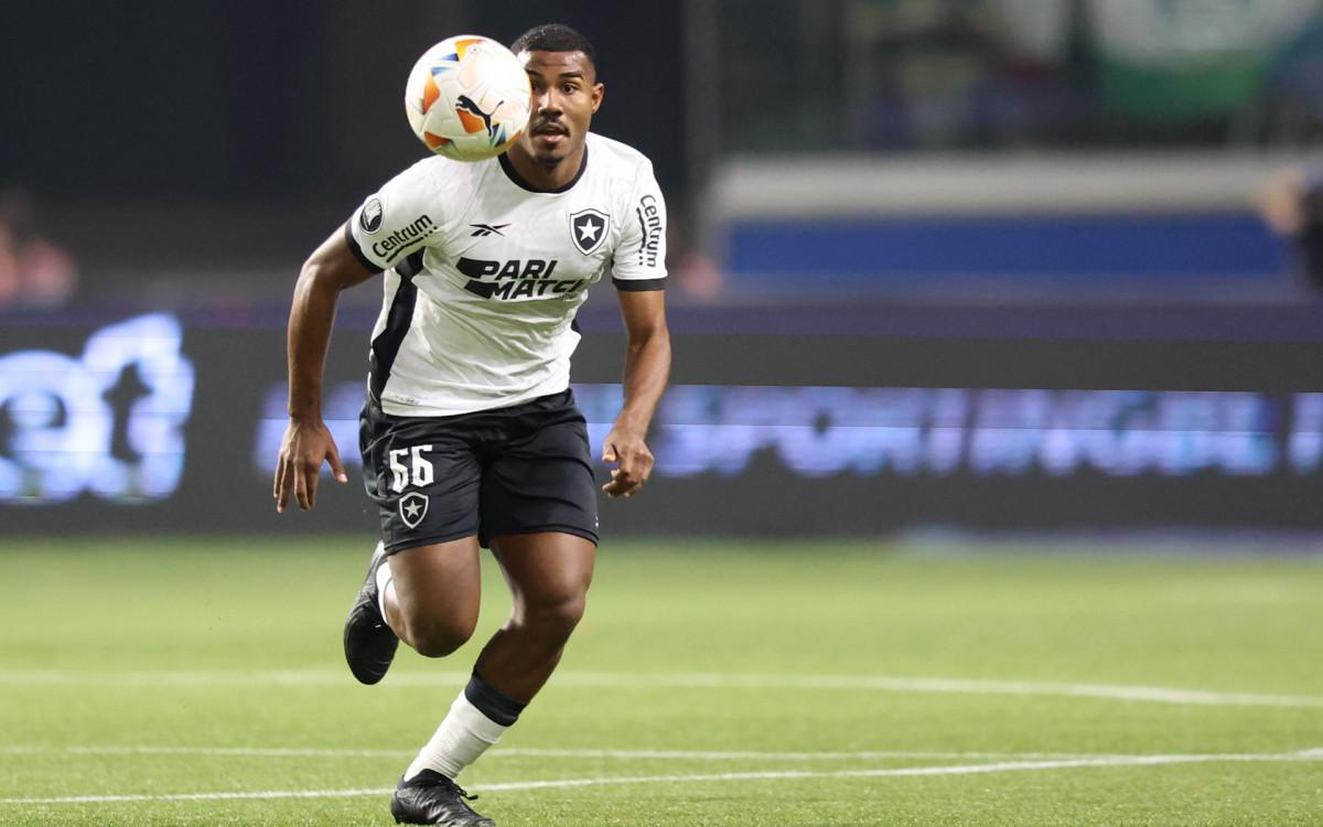 Cuiabano em campo pelo Botafogo