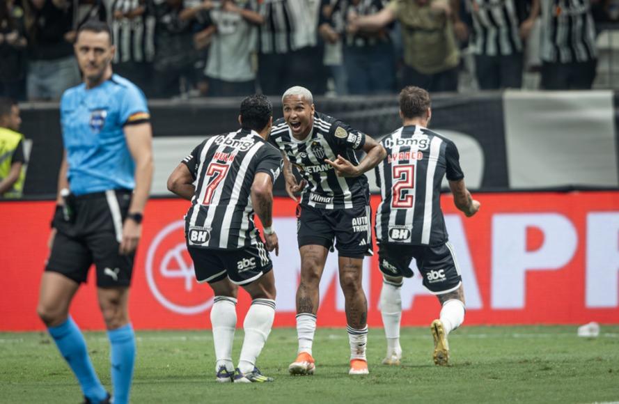 Jogadores do Atlético-MG comemoram a classificação na Copa do Brasil