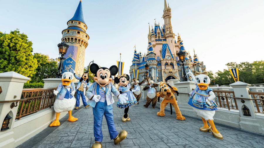 Mickey e sua turma no complexo de parques temáticos Walt Disney World, na Flórida.