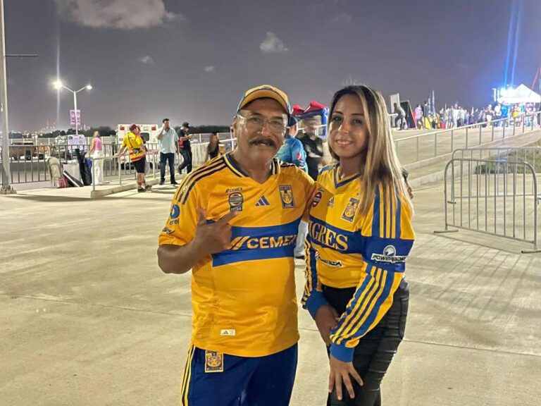 Aficionados do Tigres Desfilam em Mazatlán em Grande Estilo!