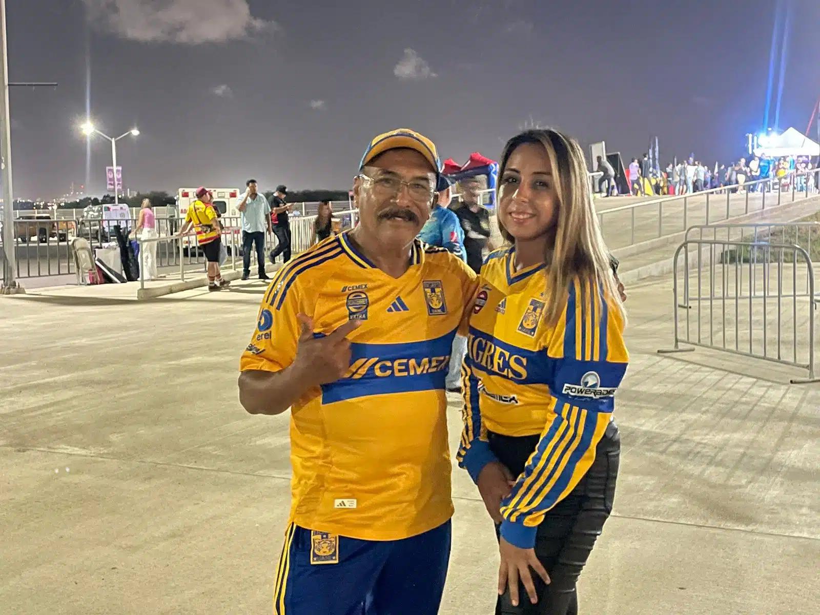 Aficionados do Tigres no estádio El Encanto, Mazatlán