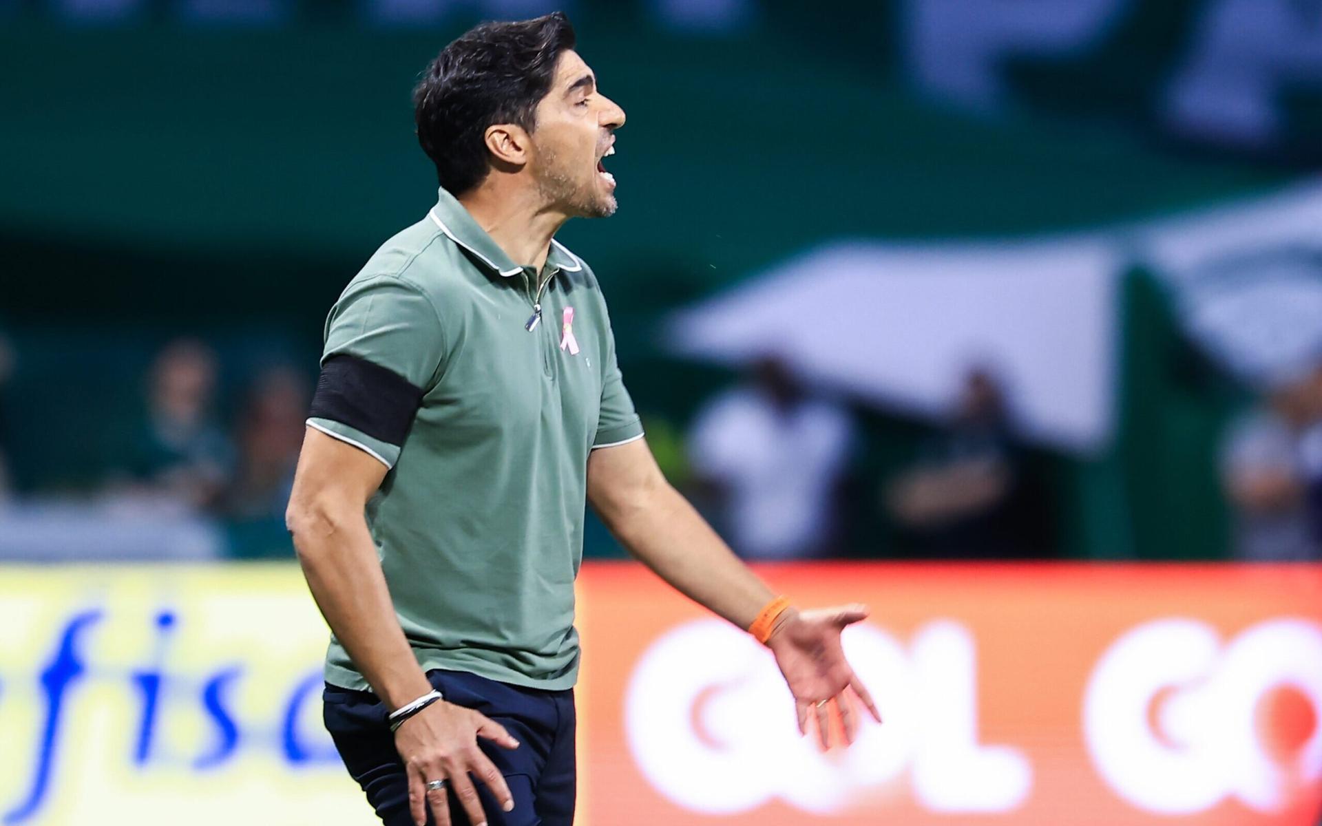 Abel Ferreira comandando a equipe do Palmeiras