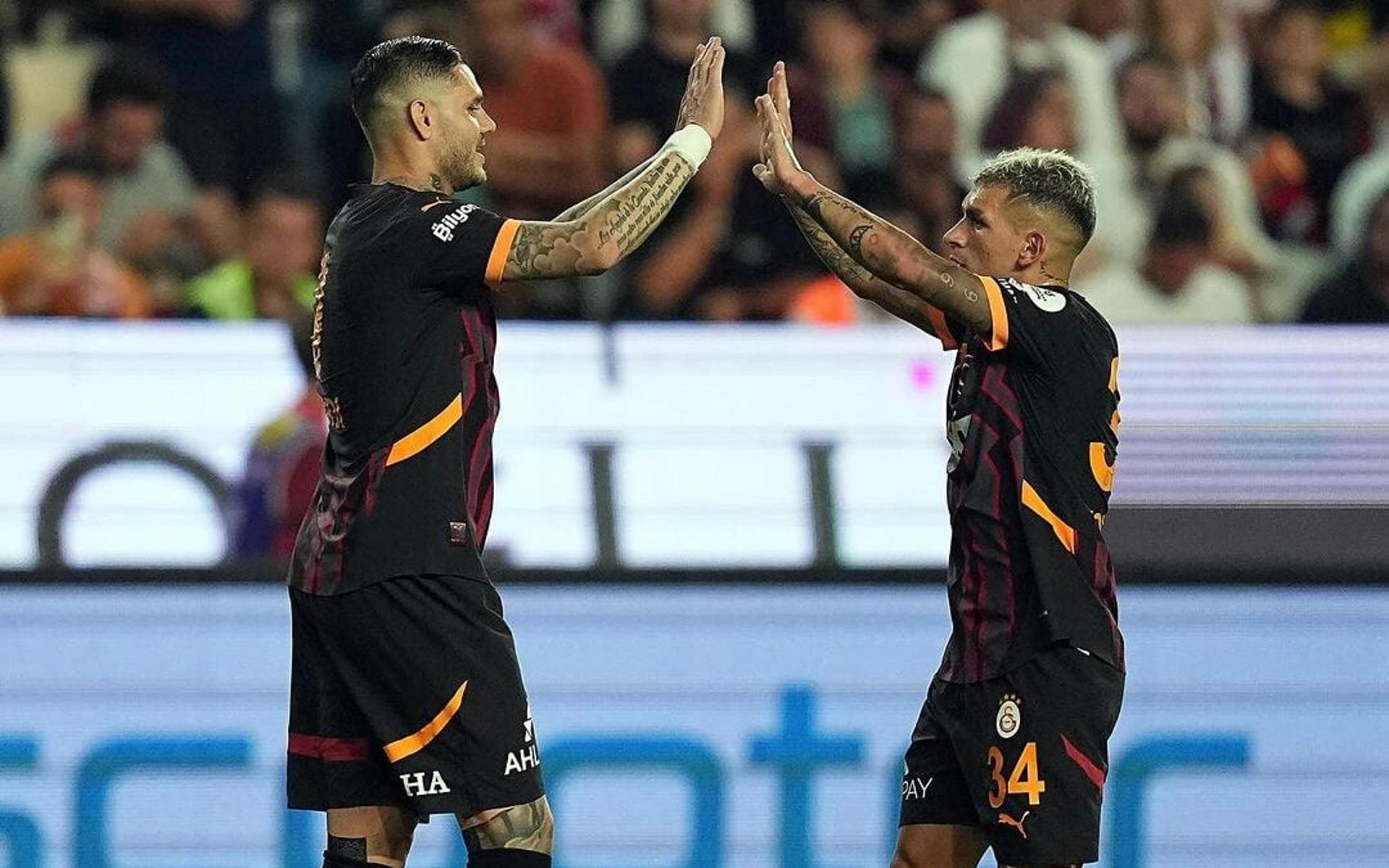 Jogadores do Galatasaray em campo