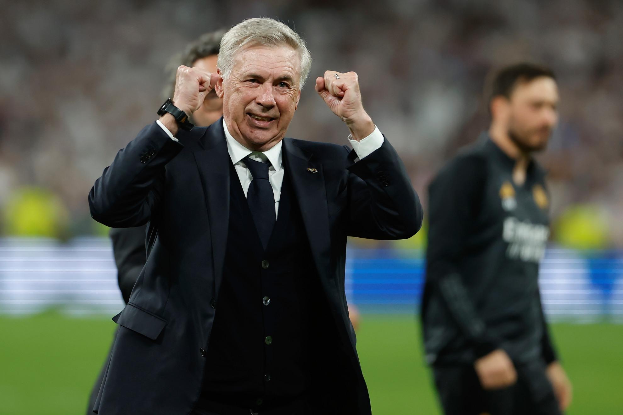 Carlo Ancelotti celebra uma vitória no Bernabéu