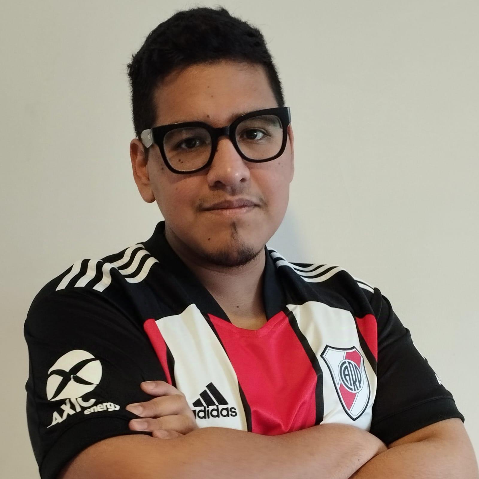 Claudio Echeverri em campo pelo River Plate