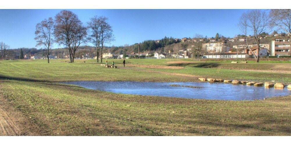 Visão do Val de Chenevières, onde corre o rio Brévenne