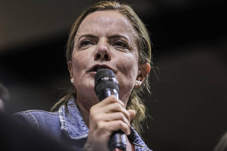 Gleisi Hoffmann é reeleita presidente nacional do PT