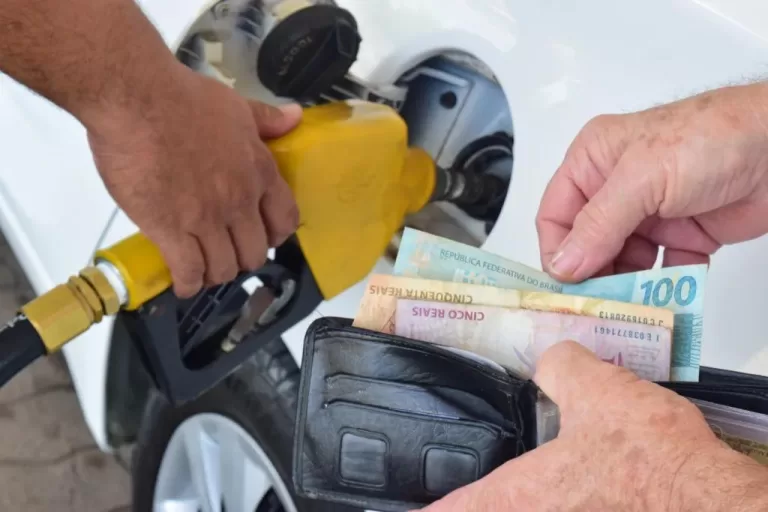 Preço da gasolina atinge R$ 6,69 em Roraima e quase R$ 7 em Manaus