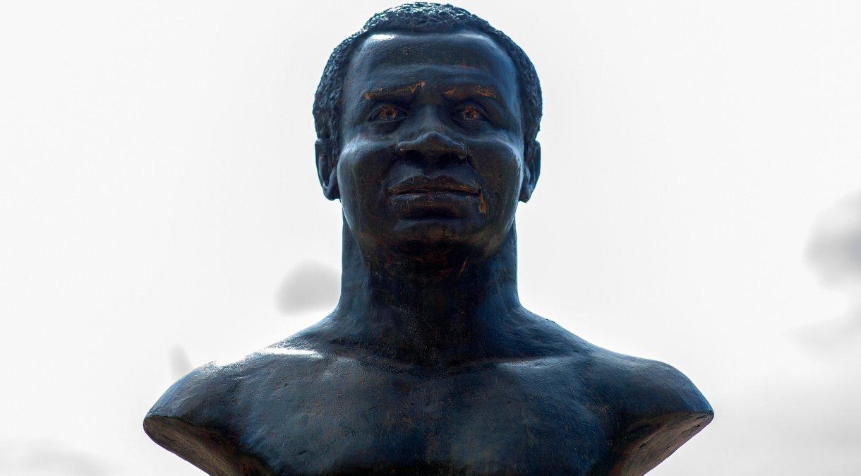 Estátua de Zumbi dos Palmares; Dia da Consciência Negra marca aniversário de sua morte.