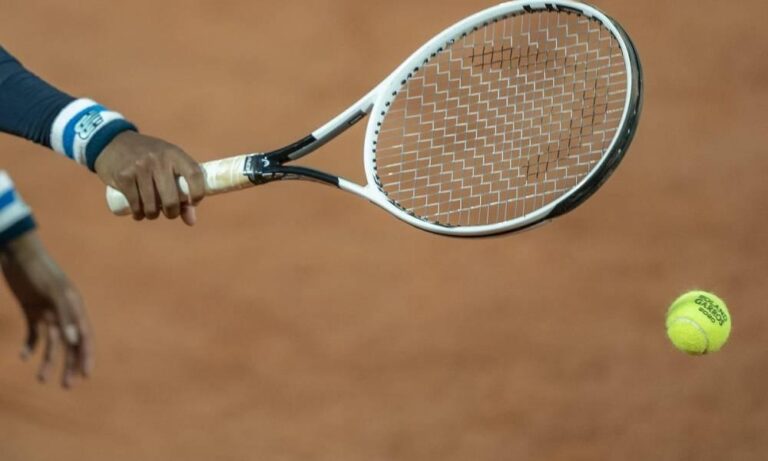 Tsitsipas Enfrenta Muller no Rolex Shanghai Masters: Prevê-se um Confronto Empolgante