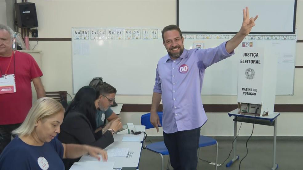 Boulos vota em colégio eleitoral na Zona Sul