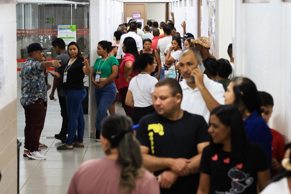 Eleitores vão às urnas neste domingo (6), em Goiânia, Goiás