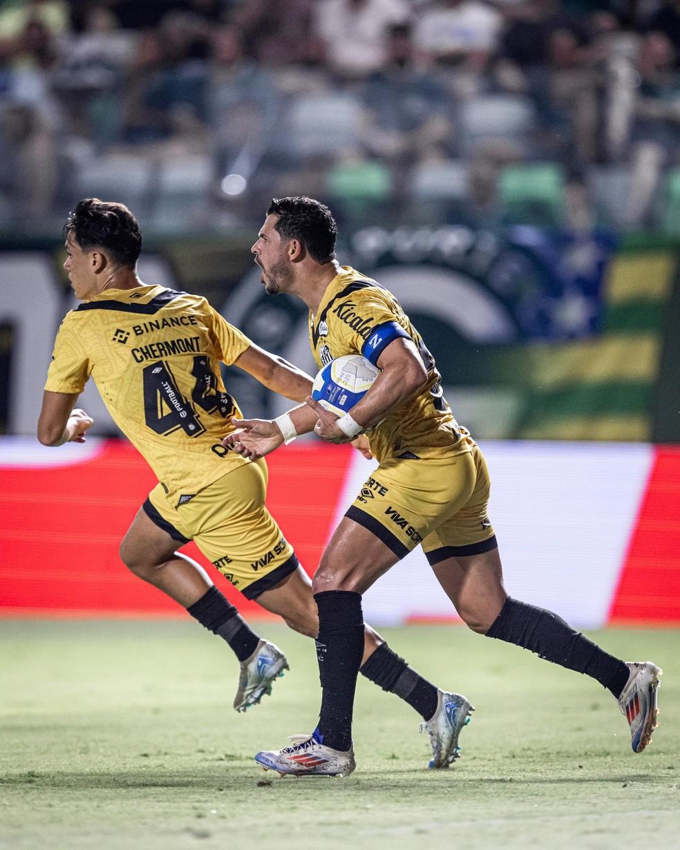 Gol de Giuliano em Goiás x Santos