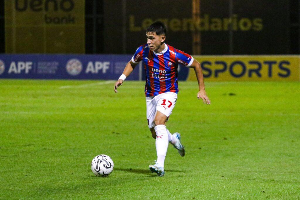 Jogadores de Cerro Porteño em ação na Copa Paraguay