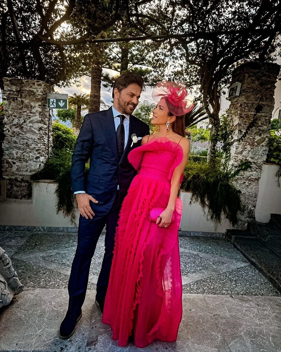 Patrícia Abravanel e o marido, Fábio Faria, são padrinhos de casamento na Itália