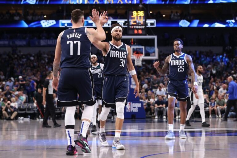 Klay Thompson brilha em sua estreia pelo Mavericks, mostrando sintonia com Luka Doncic