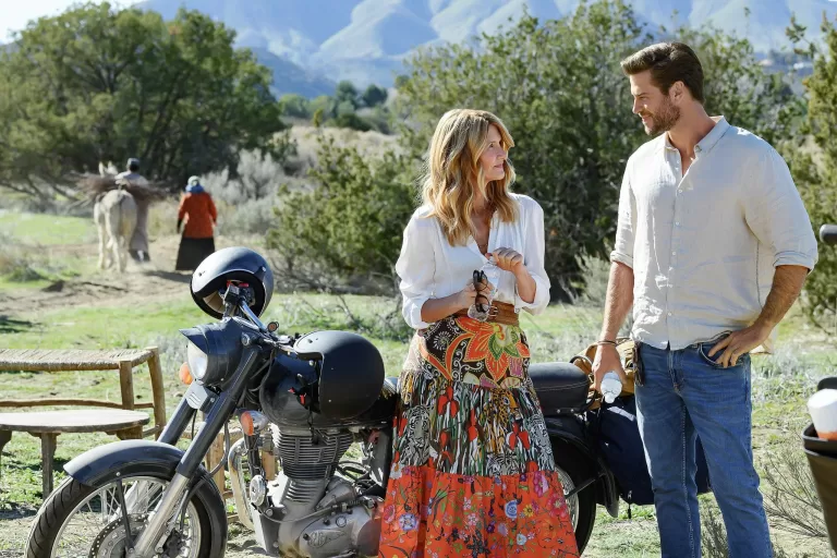 Laura Dern e Liam Hemsworth Brilham em “Lonely Planet”: Um Romance Atraente na Netflix