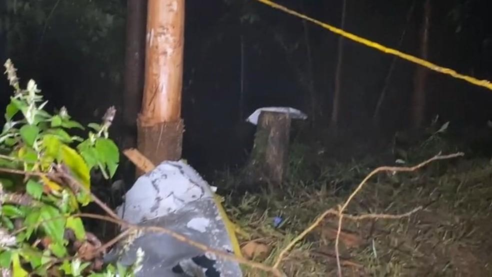 Avião de pequeno porte cai no interior de SP durante tempestade.