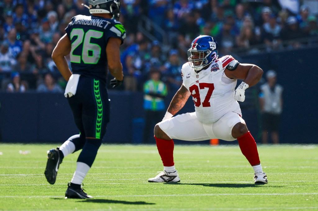 Dexter Lawrence celebra um sack durante a vitória dos Giants contra os Seahawks